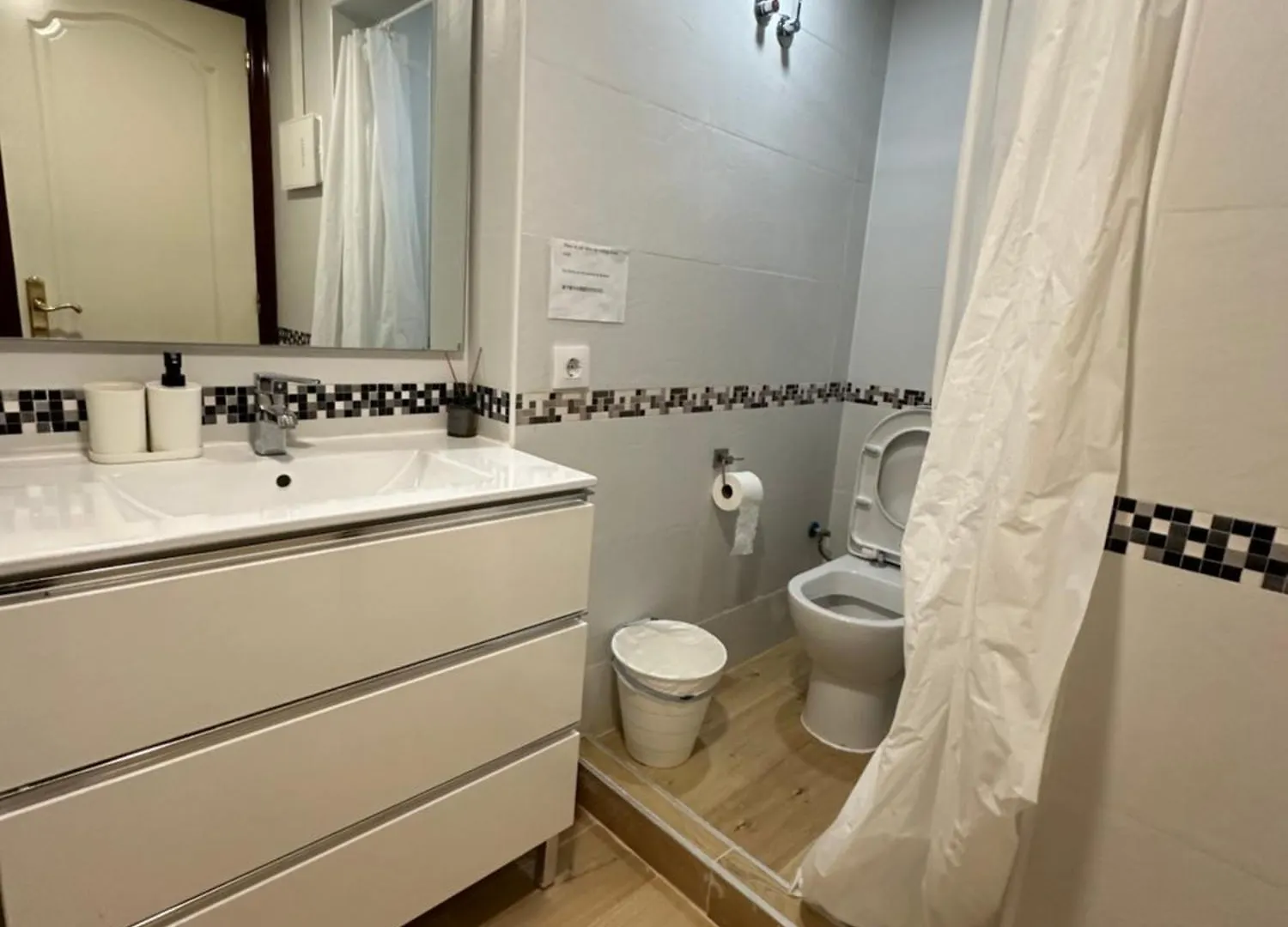Fudodo舒适3 Beds Hotel L'Hospitalet de Llobregat Spain