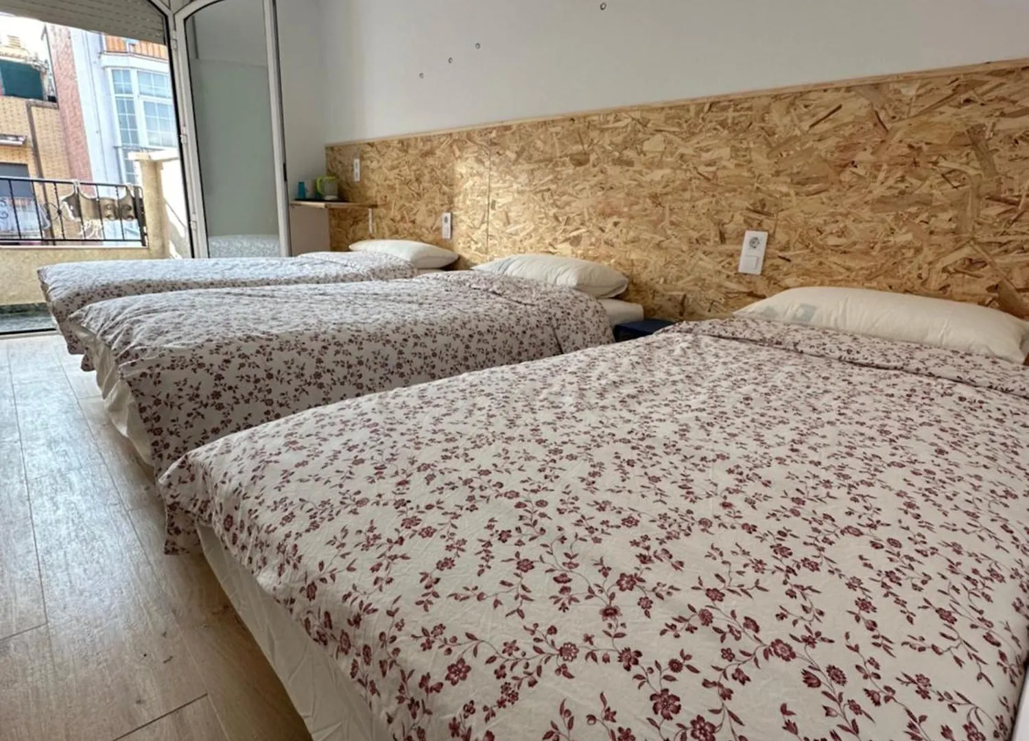 Fudodo舒适3 Beds Hotel L'Hospitalet de Llobregat 0*,  Spain